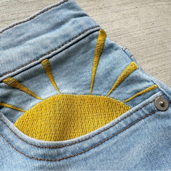 Madewell High-Rise Denim Shorts: Sun Embroidered Edition size 23 - Picture 3 of 9
